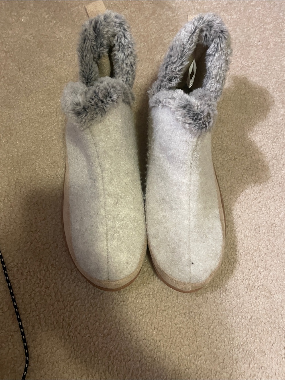 dearfoams Women's Faux-Fur Trim Slip-On Slippers - Light Beige